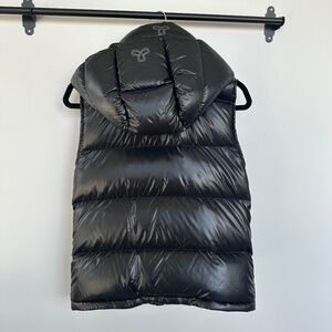 TNA The Super Puff Vest Black, Hi-Gloss (XXS)